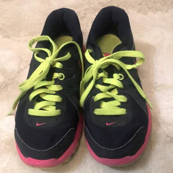 Women’s Nike size 5.5 - Picture 3 of 3